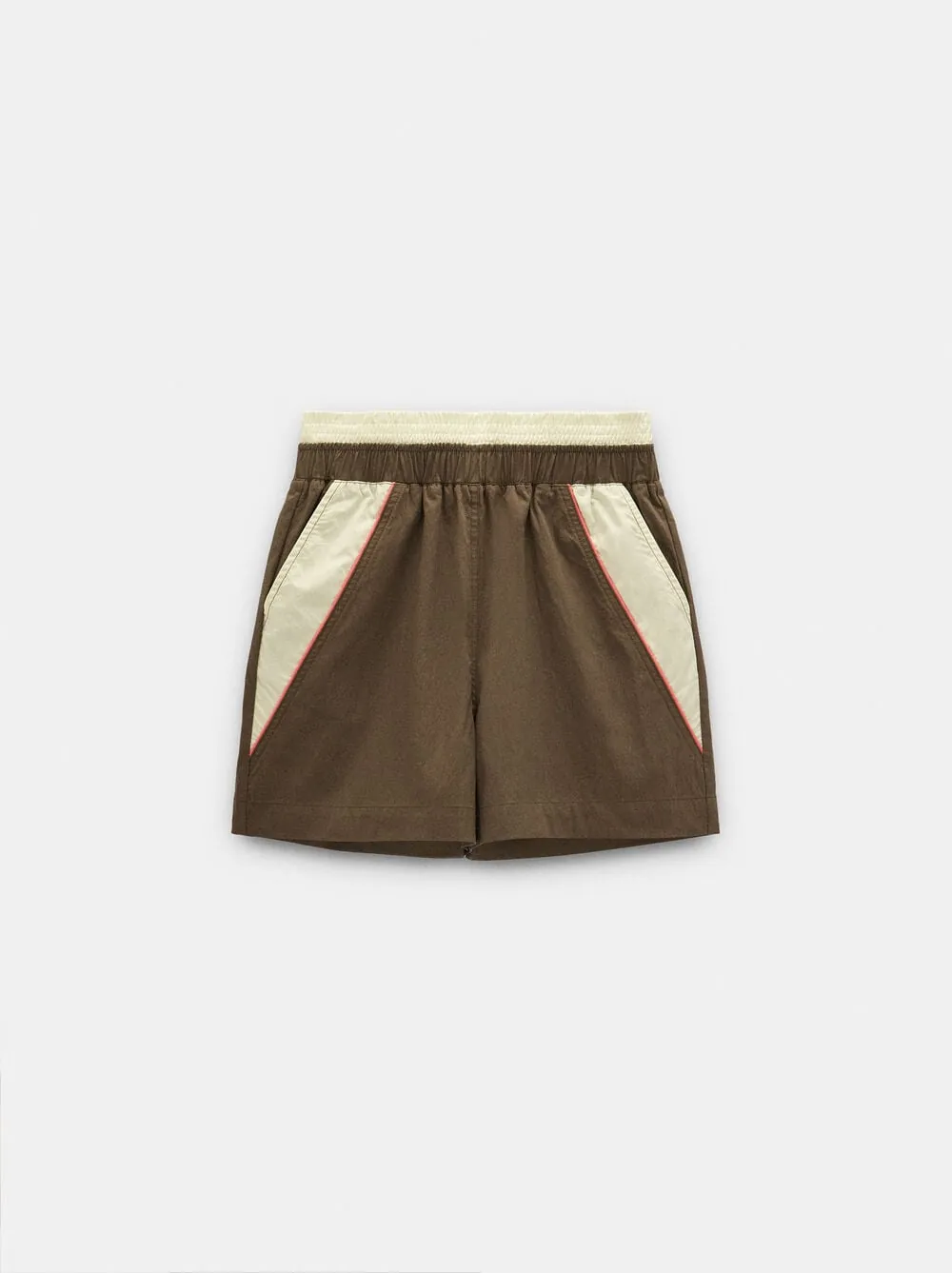 Contrast shorts with side pockets