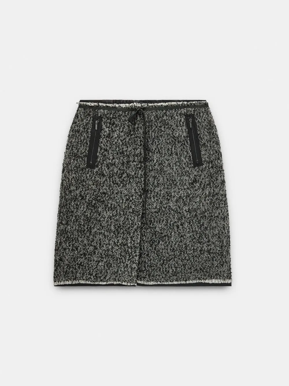 Short skirt with herringbone pattern and wool
