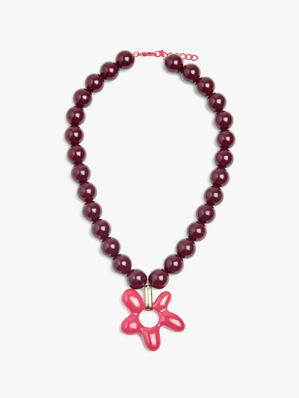 Short necklace with beads and flower pendant